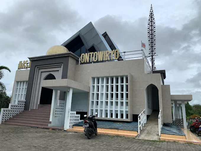 Foto Masjid Ontowiryo